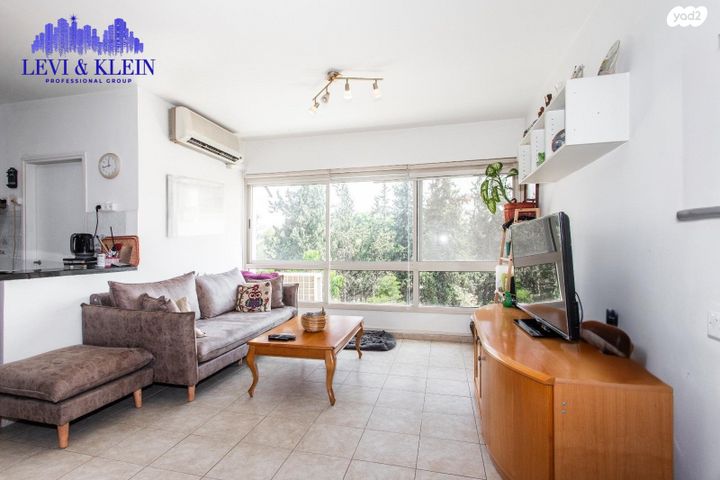 דירה, ה' באייר, נווה אפק, ראש העין