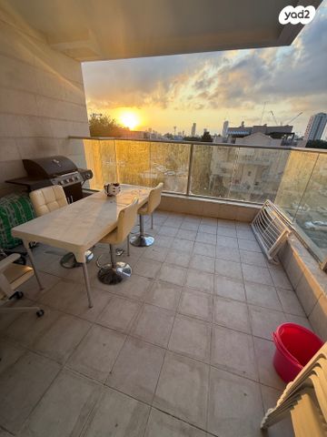 דירה, יעקב פיכמן 17, ח-501, חולון