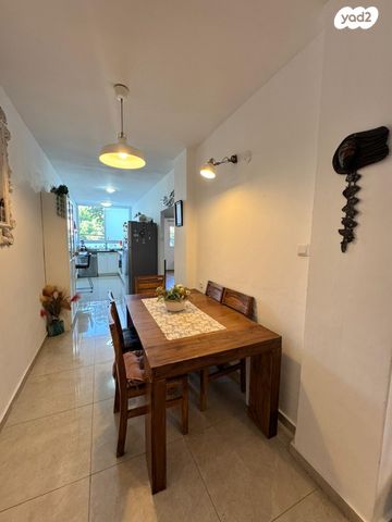 דירה, עזרא, ג' / מרכז מזרח העיר, רחובות