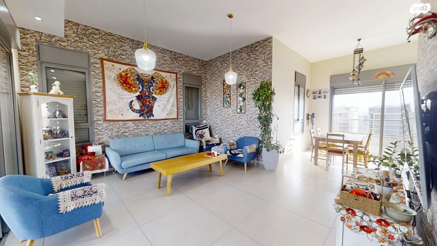 גג/ פנטהאוז, מודיעין מכבים רעות