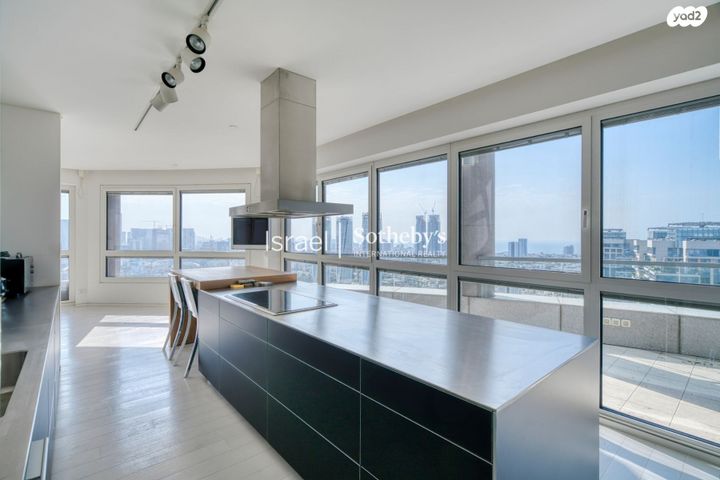 דירה, ניסים אלוני, צמרות איילון, פארק צמרת, תל אביב יפו