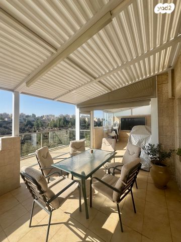 גג/ פנטהאוז, קוסטה ריקה, עיר גנים, ירושלים