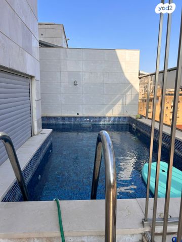 גג/ פנטהאוז, ברודצקי אשר 10, מרכז העיר דרום, נתניה