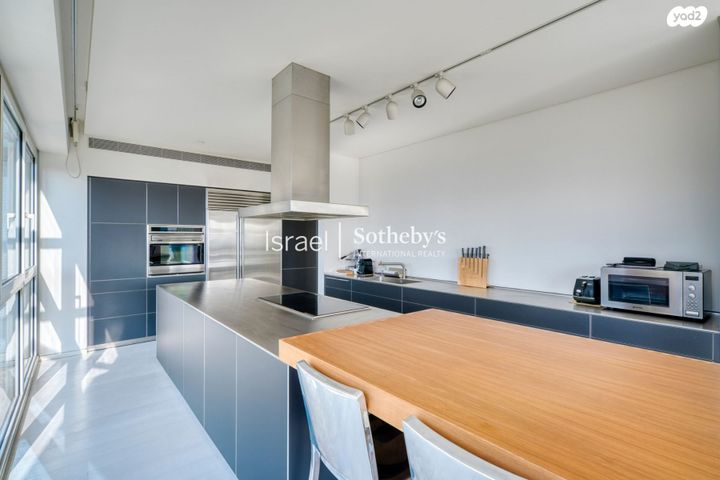 דירה, ניסים אלוני, צמרות איילון, פארק צמרת, תל אביב יפו