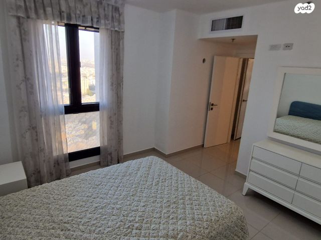 דירה, הרב ניסנבאום 37, בת ים