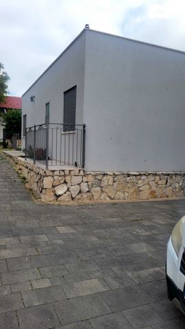 דו משפחתי, קרית טבעון