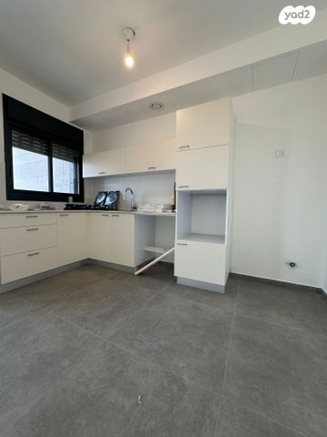 דירה, הרב הרצוג, נתניה