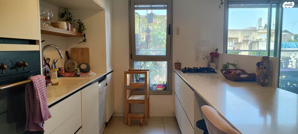 דירה, הבנים, הרצליה