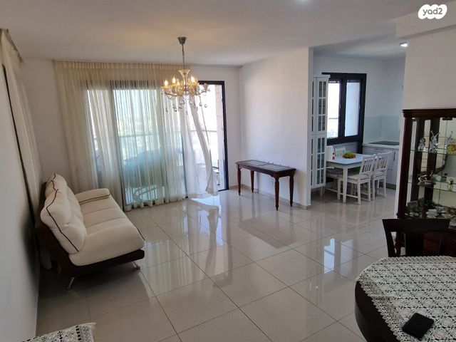 דירה, הרב ניסנבאום 37, בת ים