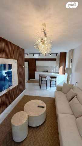 דירה, המיסדים, כרמיאל