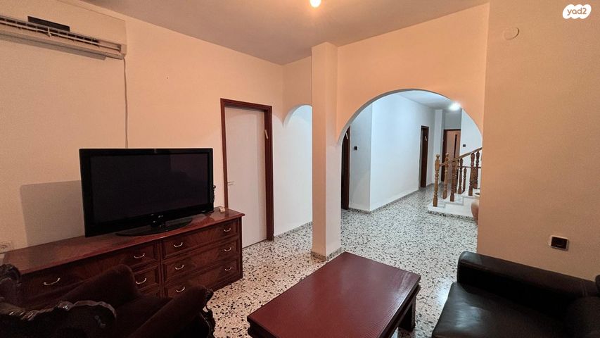 דירה, הקדושים, טבריה