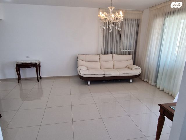 דירה, הרב ניסנבאום 37, בת ים