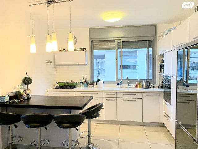 דירה, נווה גן, רמת השרון