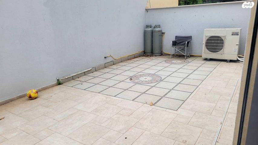 דו משפחתי, קרית טבעון