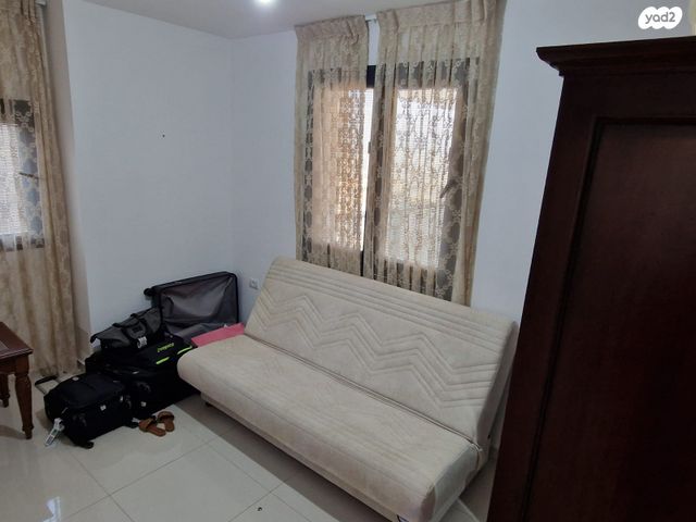 דירה, הרב ניסנבאום 37, בת ים