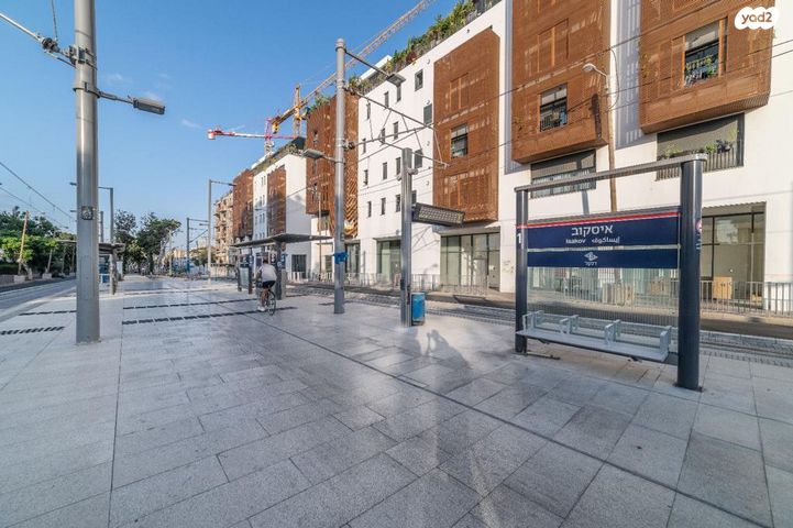 דירה, חסידי האומות, מכללת תל אביב יפו, דקר, תל אביב יפו