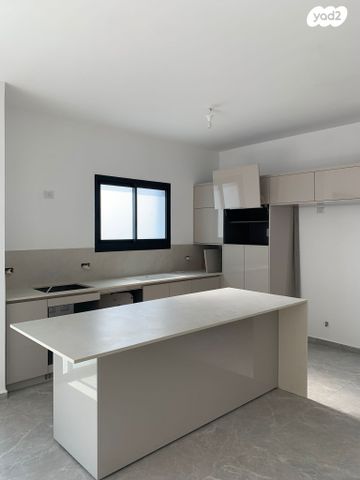 שדרות מעלה יצחק 1