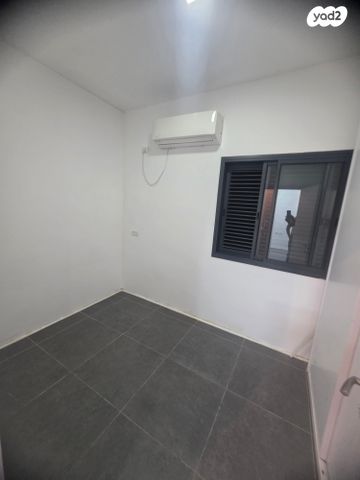 דירה, יגאל יחיא, מרמורק, רחובות