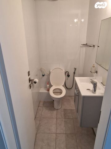 דירה, הרב ניסנבאום 37, בת ים