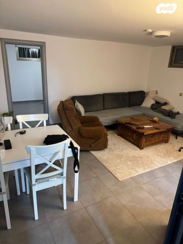 יחידת דיור, כוכב יאיר / צור יגאל