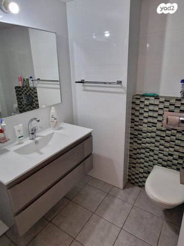 דירה, הרב ניסנבאום 37, בת ים