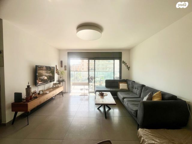 דירה, נתן אלתרמן, הרצליה