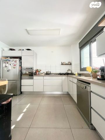 דירה, נתן אלתרמן, הרצליה