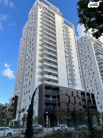 דירה, ש"י עגנון, קרית אונו