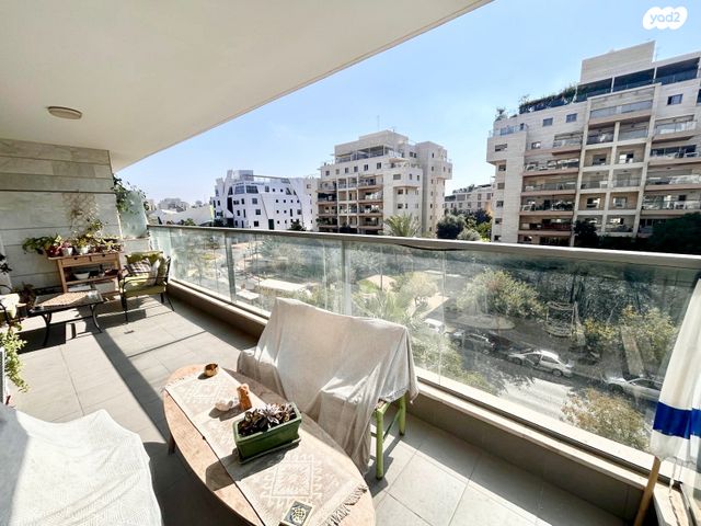 דירה, נתן אלתרמן, הרצליה