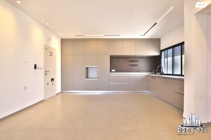 גג/ פנטהאוז, הרב קוק, מוצקין הותיקה, קרית מוצקין