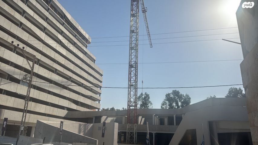 משרדים, אברהם גירון, מכב"י, יהוד מונוסון