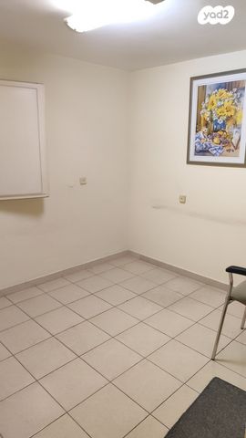 חנויות/ שטח מסחרי, העצמאות 66, מרכז העיר, קרית אתא