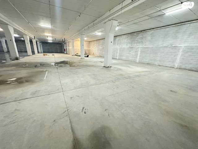 מחסנים, הנחלים, כפר יונה