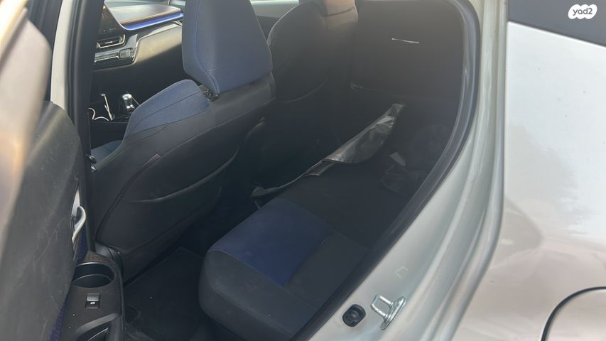 מודעת רכב טויוטה C-HR