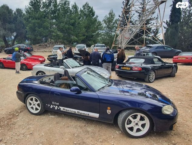 מודעת רכב מאזדה MX-5