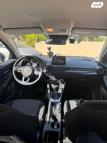 מודעת רכב מאזדה 2