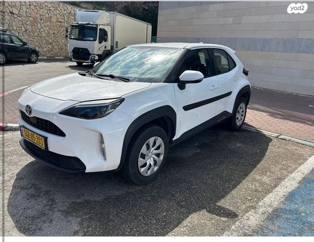 מודעת רכב טויוטה יאריס קרוס
