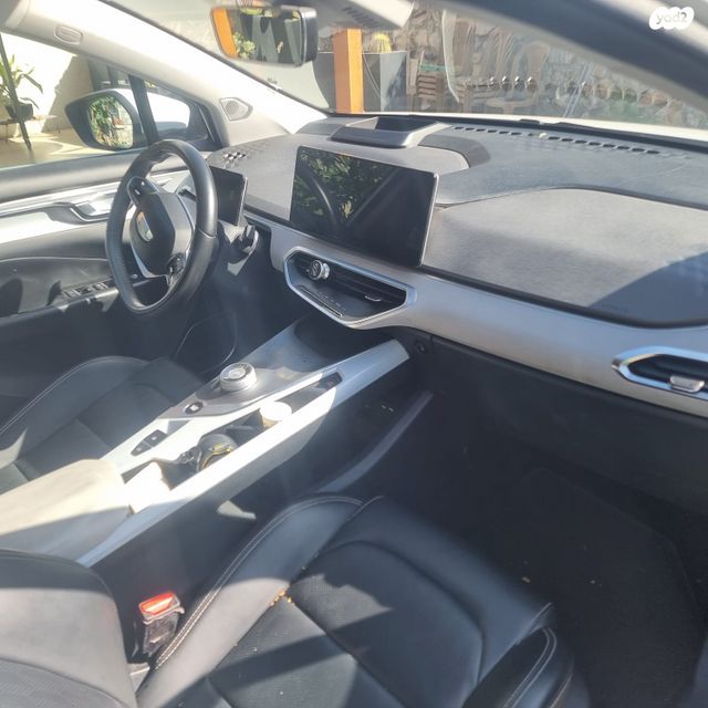 מודעת רכב ג׳ילי Geometry C