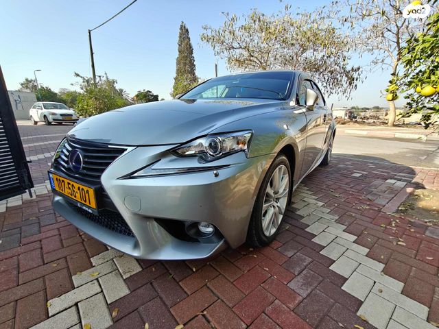 מודעת רכב לקסוס IS