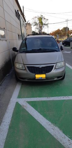 מודעת רכב קרייזלר וויאג'ר