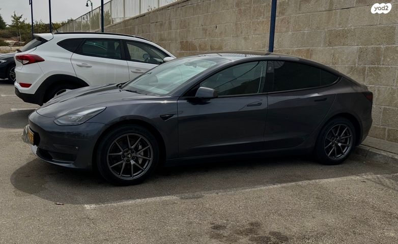מודעת רכב טסלה מודל 3