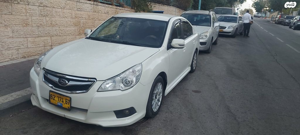 סובארו B4/לגאסי