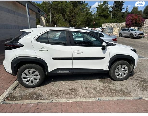 טויוטה יאריס קרוס