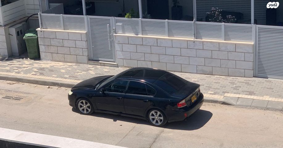 סובארו B4/לגאסי