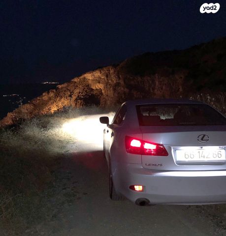 לקסוס IS