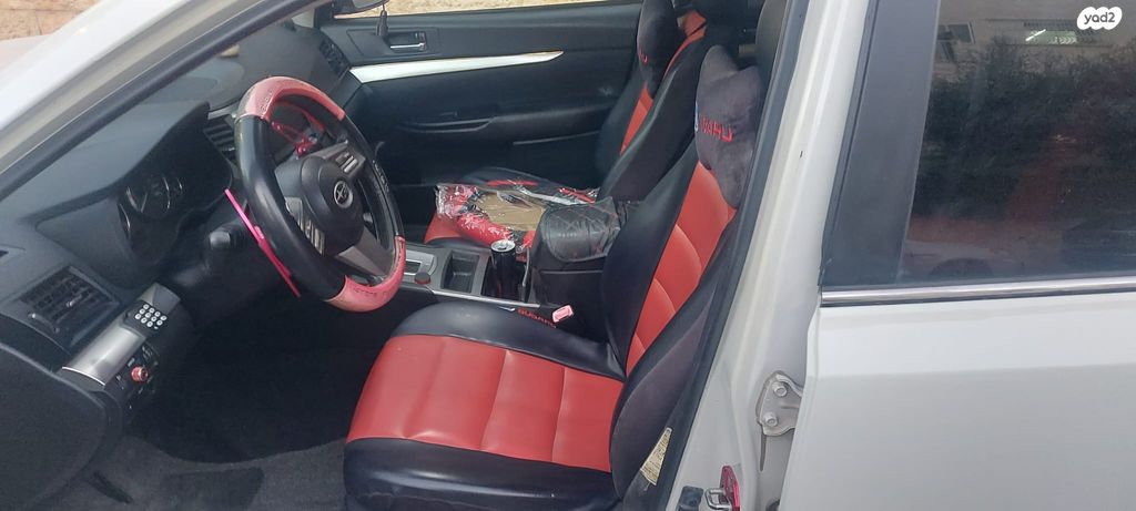 סובארו B4/לגאסי