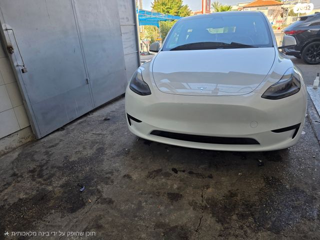 מודעת רכב טסלה מודל Y