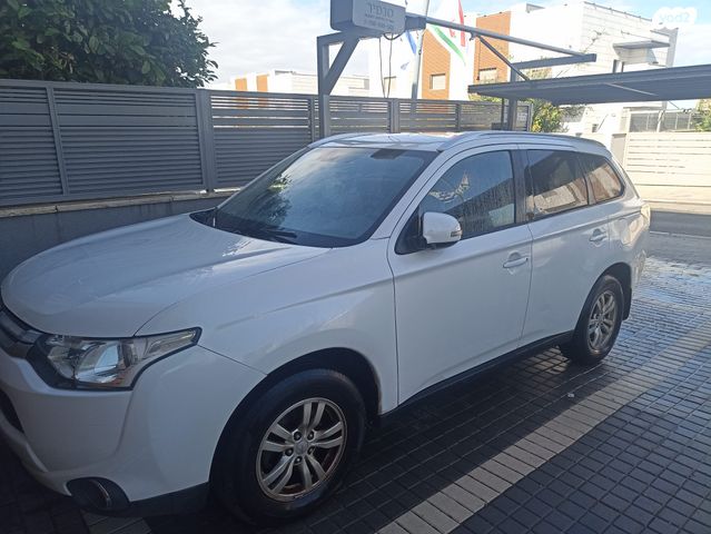 מיצובישי אאוטלנדר