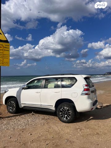 טויוטה לנד קרוזר