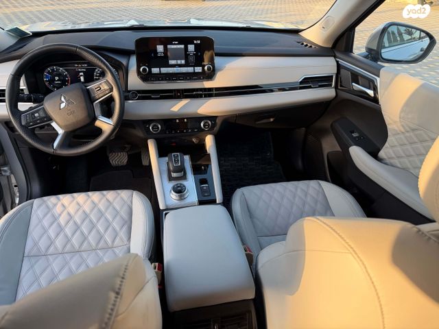 מיצובישי אאוטלנדר